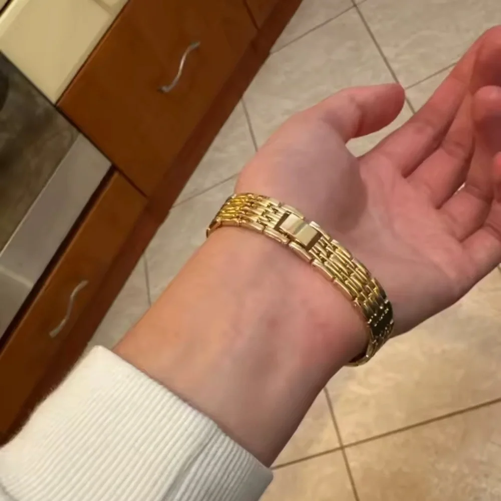 Luxurious Gold Crystal Women's Watch